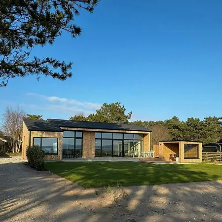 בית נופש Architect-designed House By The Sea Knebel